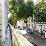 Notting Hill Charm Central 2-Bed Gem