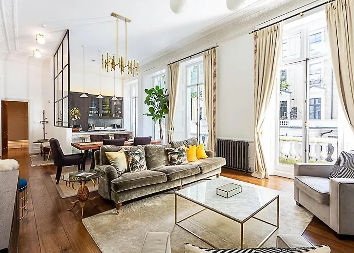 Notting Hill Charm Central 2-Bed Gem